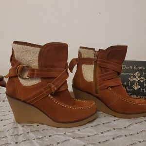 Wedge ankle suede booties